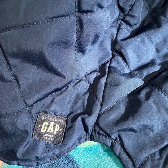 2T GAP Fall Reversible Jacket. Runs small fits more like an 18-24 month. - Picture 3 of 4